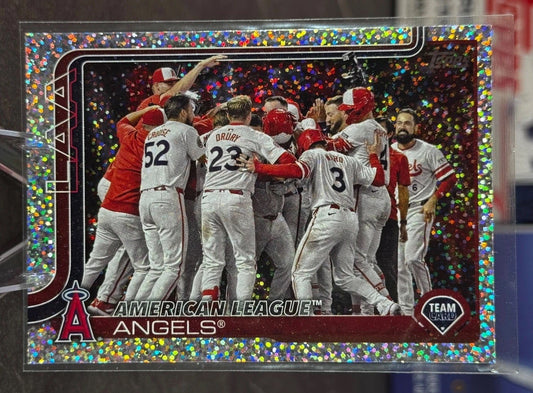 Los Angeles Angels 2025 Topps Series 1 #85 - Sandglitter - Los Angeles Angels