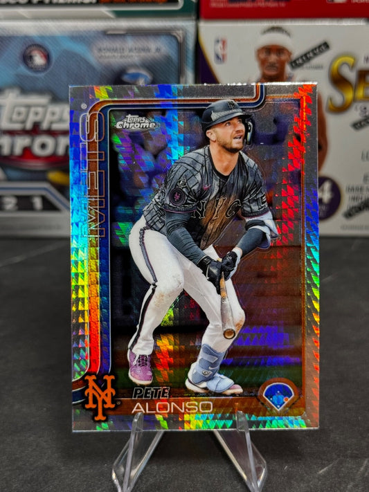 2025 Topps Chrome - #136 Pete Alonso Prism Refractor