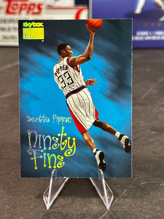 1998-99 Skybox Premium - Scottie Pippen #220