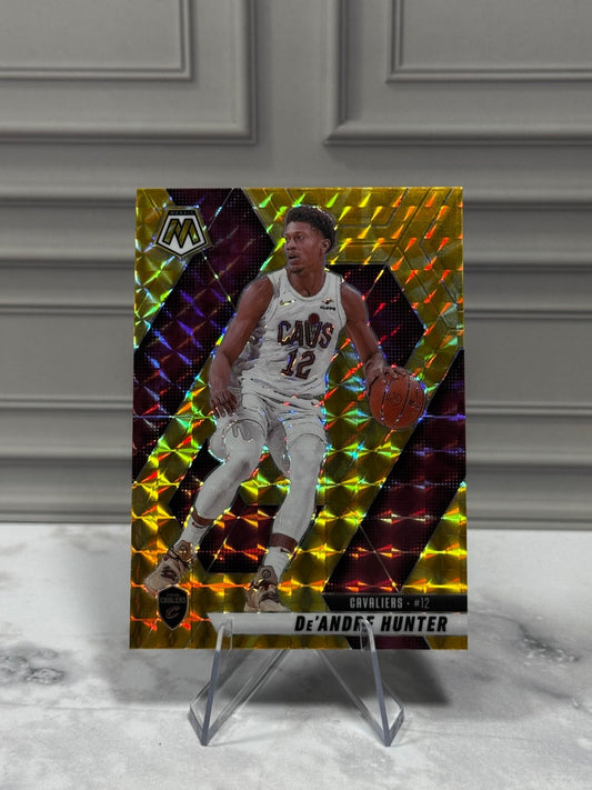 2024-25 Panini Mosaic - #86 De'Andre Hunter Reactive Yellow Mosaic Prizm