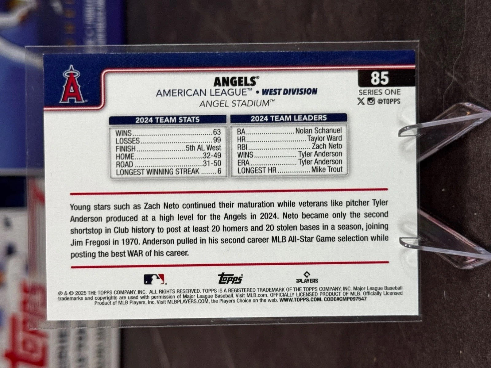 Los Angeles Angels 2025 Topps Series 1 #85 - Sandglitter - Los Angeles Angels