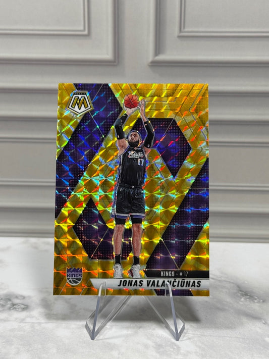 2024-25 Panini Mosaic - Jonas Valanciunas #169 Reactive Yellow Mosaic Prizm